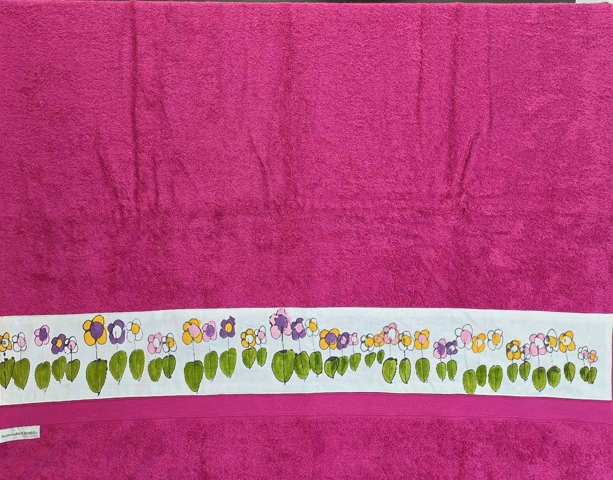 magenta Saunatuch mit Blumen