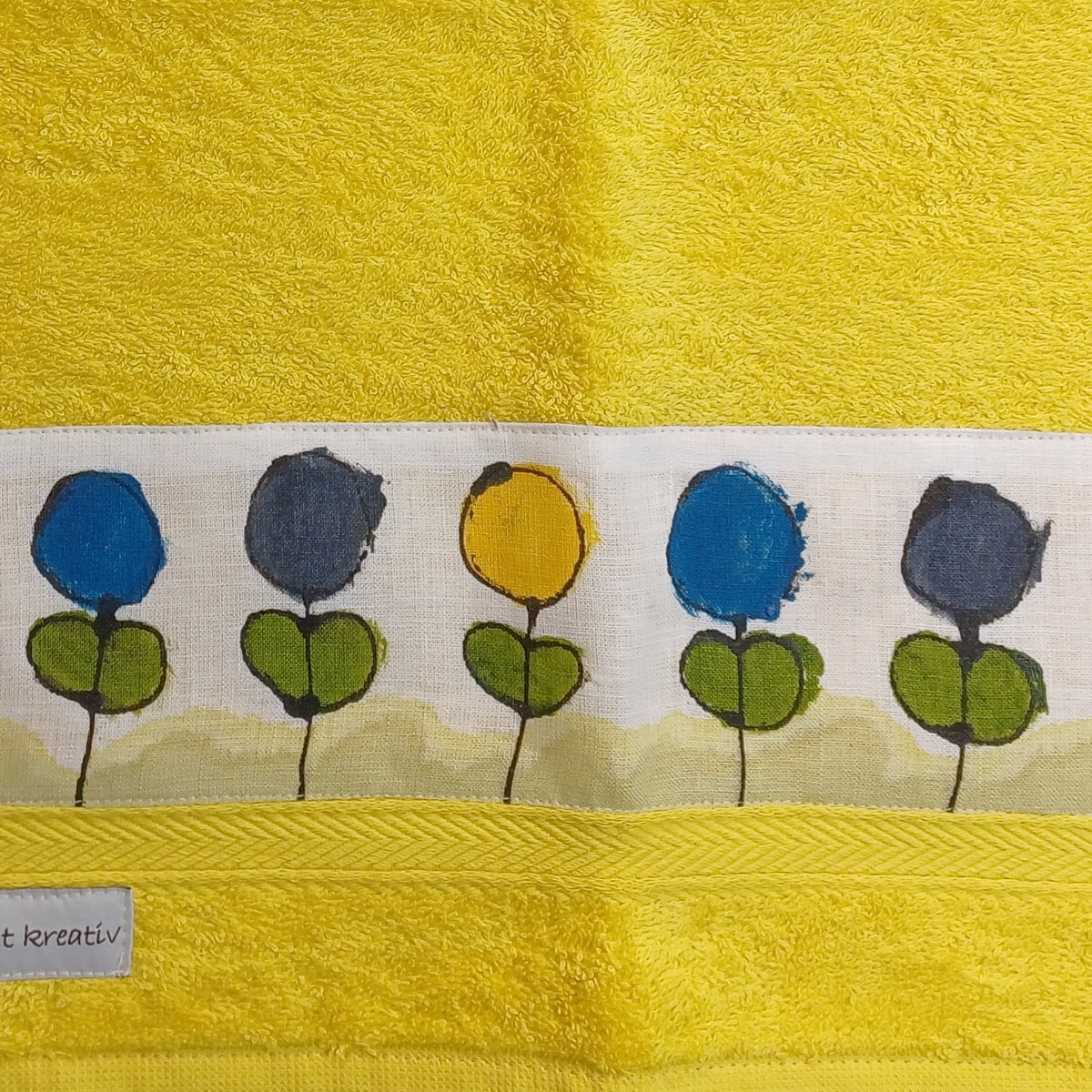 zitronengelb Handtuch mit Blumen