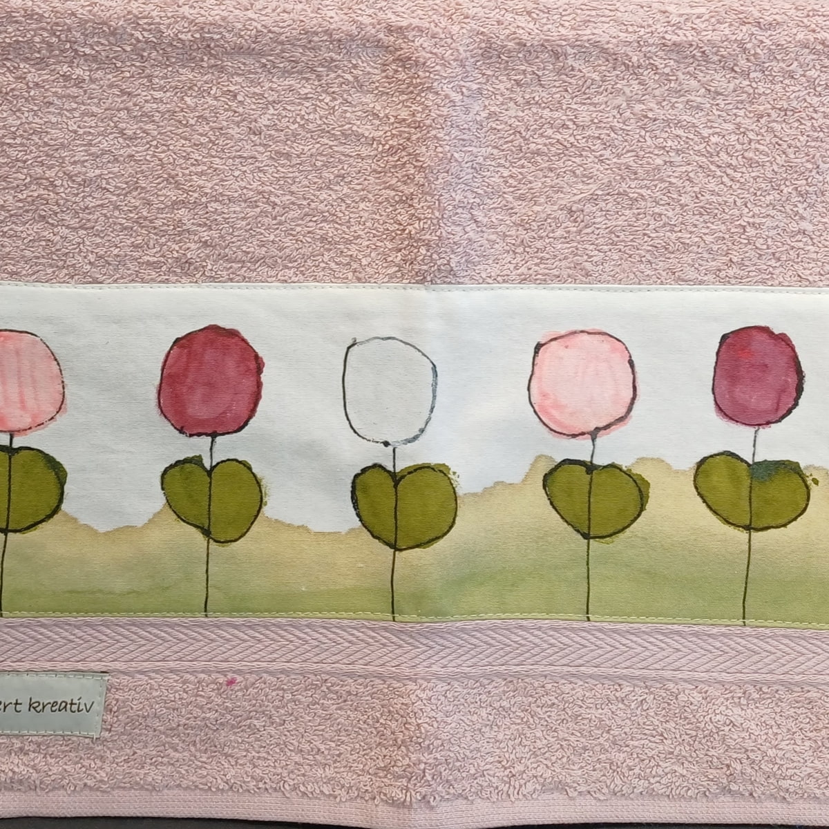 altrosa Handtuch mit Blumen